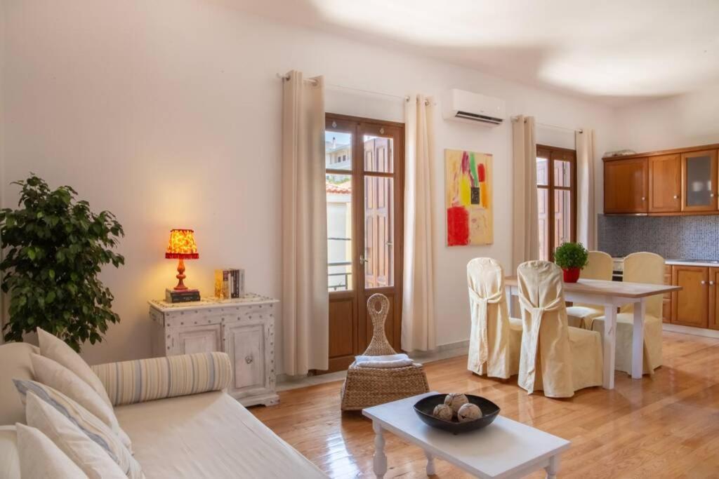 Seaview Stylish Flat In Andros - Walk To Beach Exterior foto
